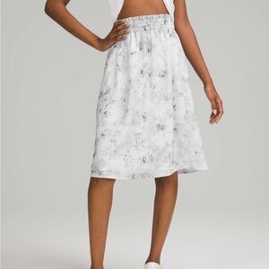 Lululemon white patterned skirt